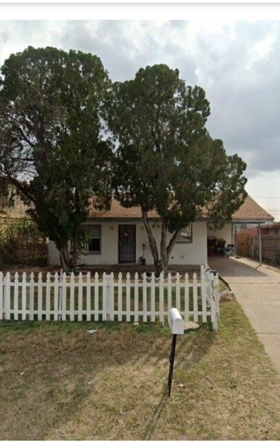 2517 Lindberg Ave in McAllen, TX - Foto de edificio