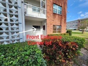 5155 9th Ave N, Unit 112 B in St. Petersburg, FL - Foto de edificio - Building Photo