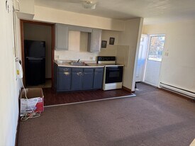 584 Thompson Ave in Donora, PA - Building Photo