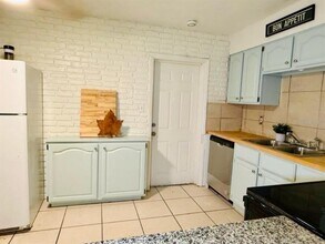 7725 Mandarin Dr in Orlando, FL - Building Photo - Building Photo
