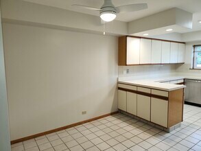 6800 N Overhill Ave in Chicago, IL - Building Photo - Building Photo