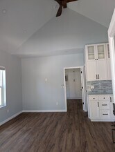 6719 Rudnick Ave in Woodland Hills, CA - Foto de edificio - Building Photo