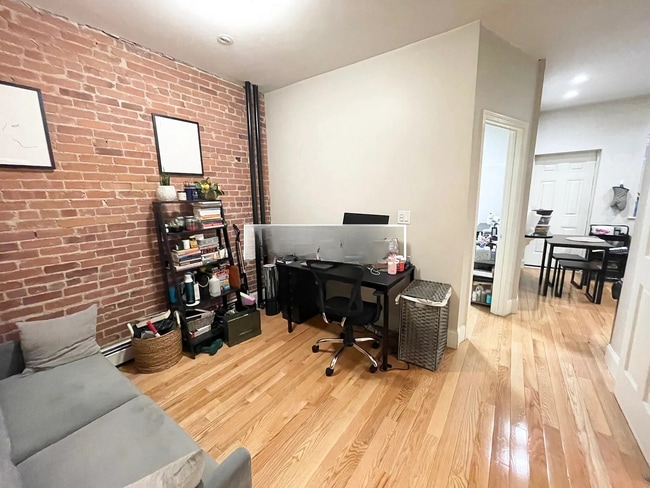 51 Joy St, Unit 1 in Boston, MA - Foto de edificio - Building Photo