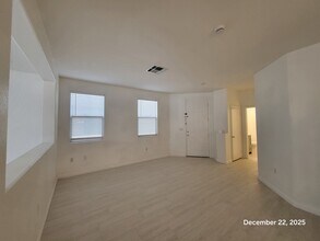 204 Hickory Heights Ave in Las Vegas, NV - Building Photo - Building Photo