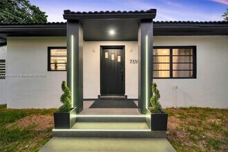 7335 SW 104th St in Kendall, FL - Building Photo - Building Photo