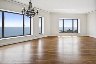 950 N Michigan Ave in Chicago, IL - Building Photo - Building Photo