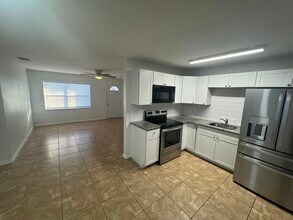 820 Juanita Cir in Melbourne, FL - Building Photo - Building Photo