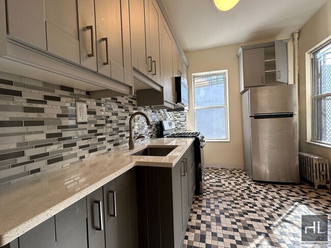 719 Driggs Ave-Unit -2 in Brooklyn, NY - Building Photo - Building Photo