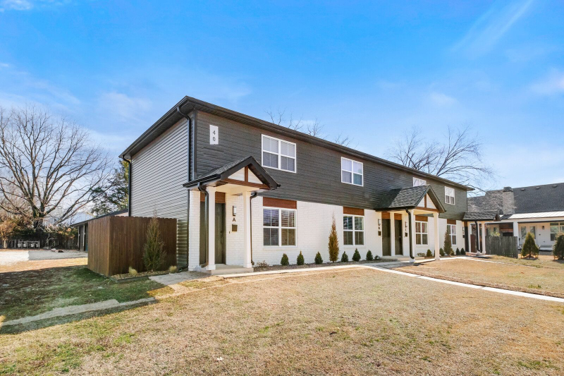 406 NW D St in Bentonville, AR - Foto de edificio