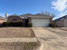 1008 Rock Springs Dr in Burleson, TX - Building Photo