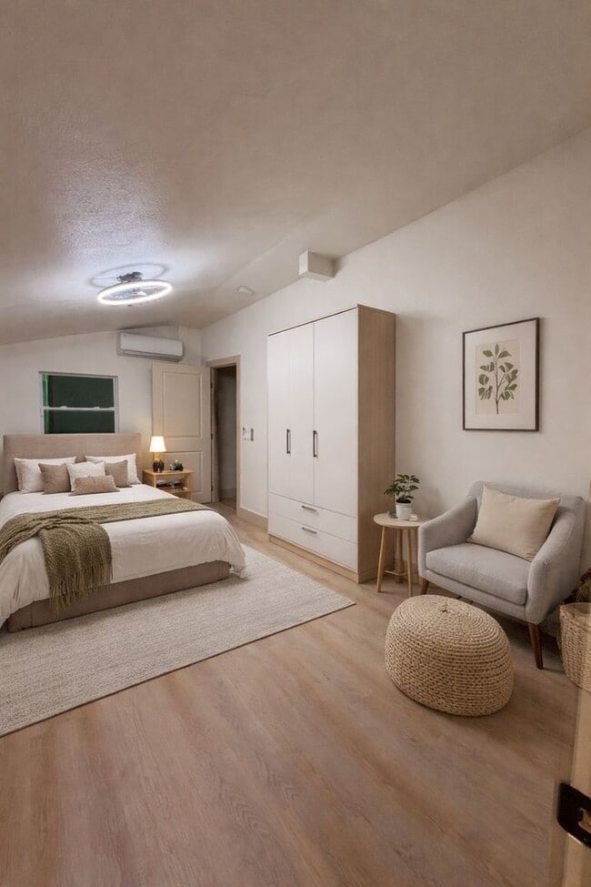 property at 1204 E Hamilton Ave