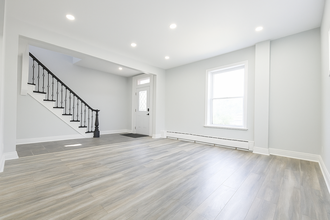 325 Charles St in Belleville, ON - Building Photo - Building Photo