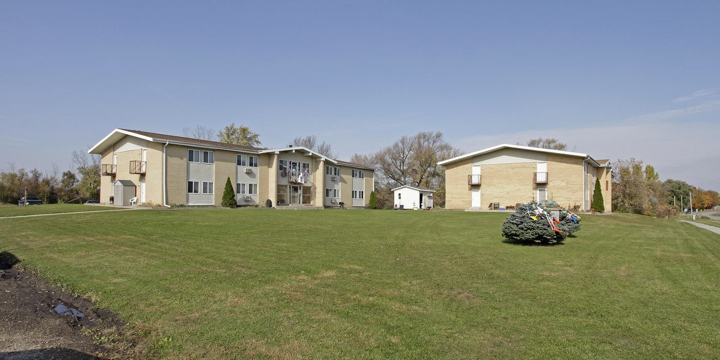 Lakeview Terrace Apartments in Delavan, WI - Foto de edificio