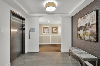 321 Hammond Pond Pky, Unit 301 in Chestnut Hill, MA - Building Photo - Building Photo