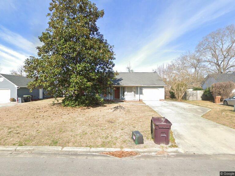 106 Woodbridge Ct in Jacksonville, NC - Building Photo