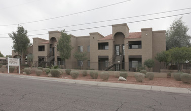 Goldcrest Apartments in Phoenix, AZ - Building Photo - Building Photo