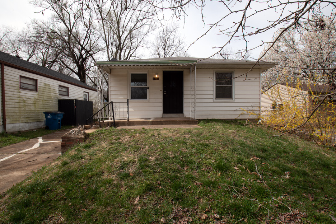 9705 Winkler Dr in St. Louis, MO - Building Photo