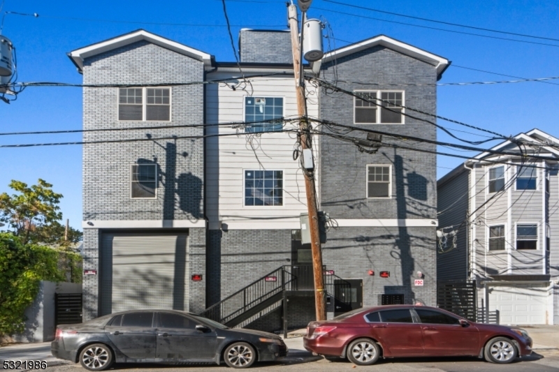 197 12th Ave in Paterson, NJ - Building Photo