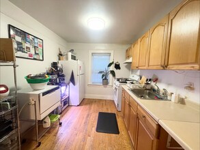 2325 33rd Ave, Unit 2 in Astoria, NY - Building Photo - Building Photo