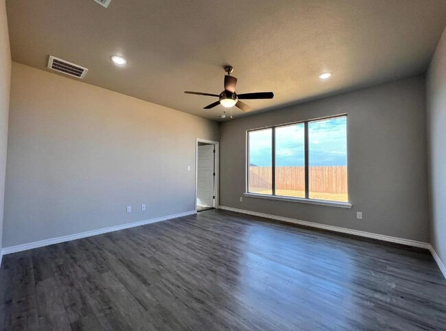 7011 11th St in Lubbock, TX - Building Photo - Building Photo