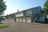 Valley Way Village Apartments in Apple Valley, MN - Foto de edificio - Building Photo