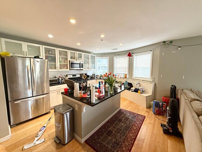 110 Chester St, Unit 1 in Boston, MA - Foto de edificio - Building Photo