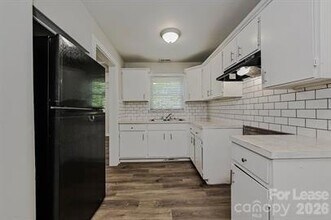 2649 Roslyn Ave in Charlotte, NC - Building Photo - Building Photo