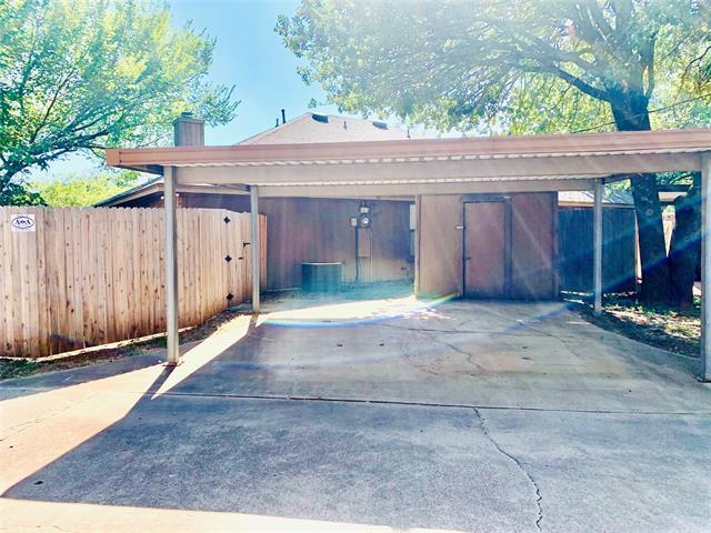 2305 Kingsford Ct in Arlington, TX - Building Photo - Building Photo