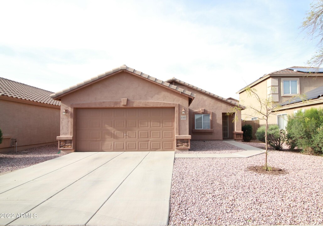 11562 W Palo Verde Ave in Youngtown, AZ - Building Photo