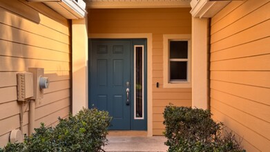 9011 Iron Oak Ave in Tampa, FL - Building Photo - Building Photo