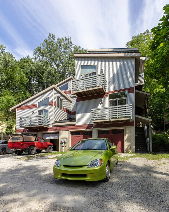 property at 1556a Jones Dr