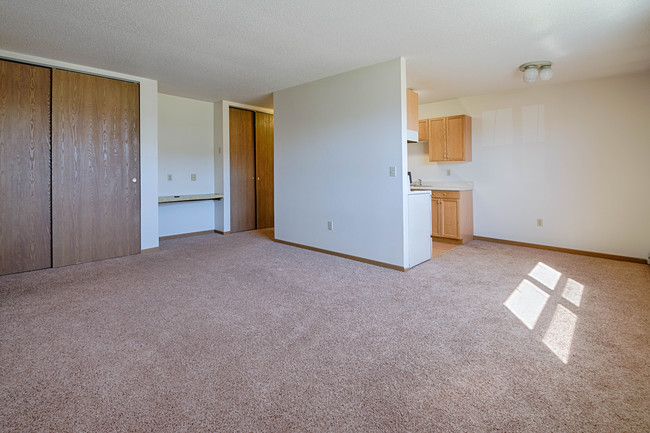 Dakota Ridge in Minot, ND - Building Photo - Building Photo