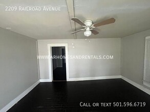 2209 Railroad Ave in North Little Rock, AR - Building Photo - Building Photo