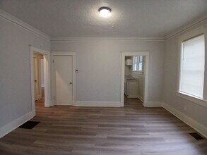 2092 E McLemore Ave in Memphis, TN - Building Photo - Building Photo