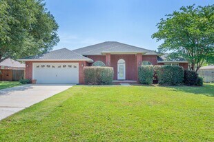 1972 Resort St in Navarre, FL - Building Photo