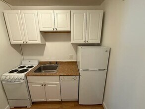 630 Tenth Avenue in New York, NY - Building Photo - Building Photo
