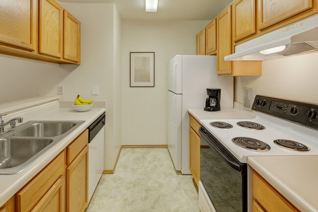 Strawberry Lane in Anchorage, AK - Foto de edificio - Building Photo