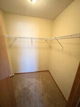 2158 Charismatic Dr in Shakopee, MN - Foto de edificio - Building Photo