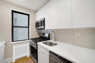 69 Bennett Ave in New York, NY - Building Photo - Building Photo