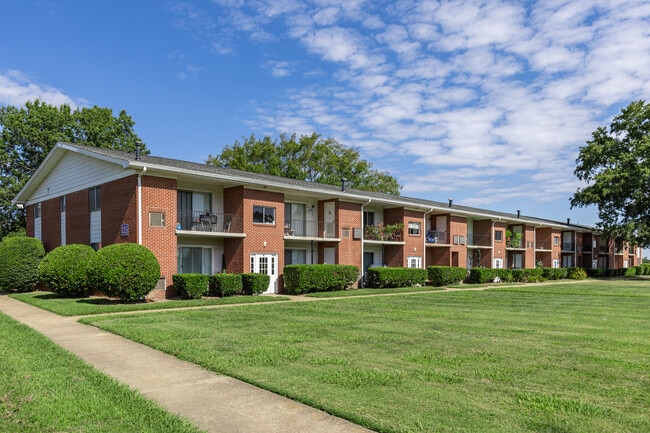 Country Club Apartments