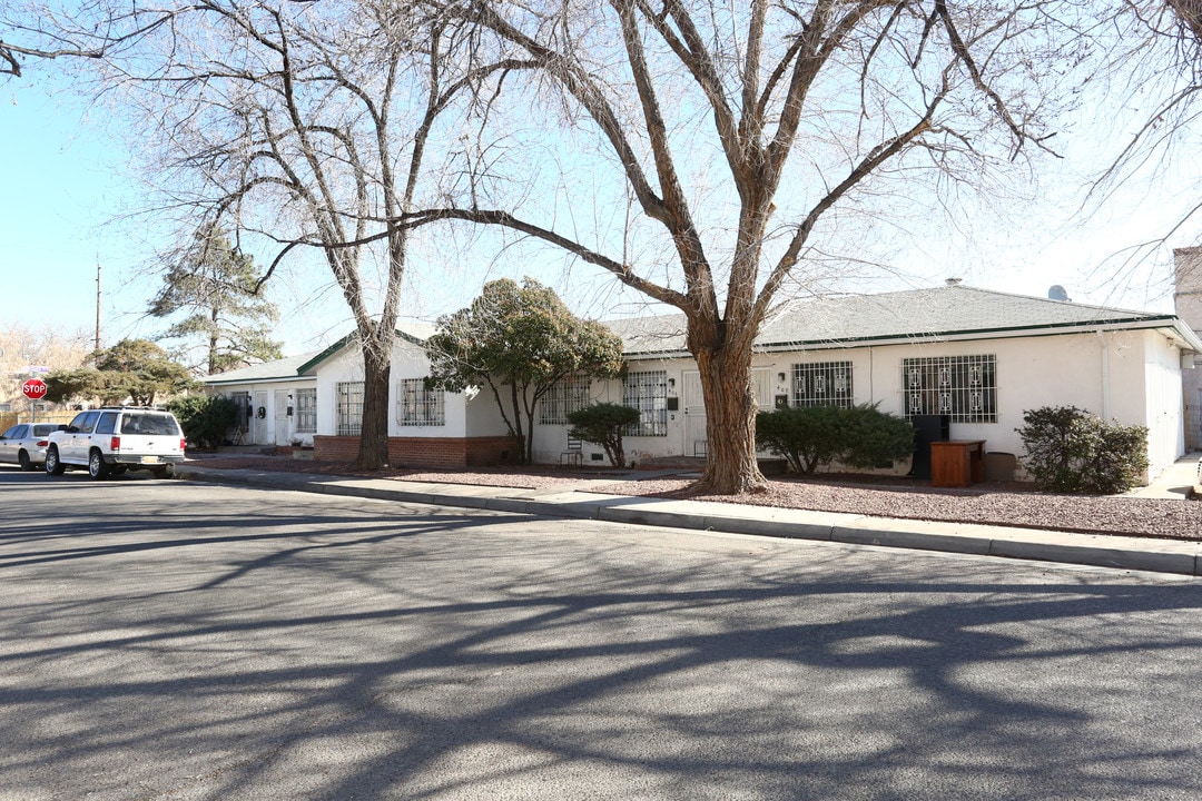 400 12th St SW in Albuquerque, NM - Building Photo