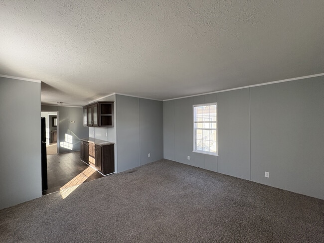 67 W Manor St in Oxford, MI - Foto de edificio - Building Photo