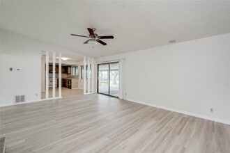 1402 Meadgreen Cir in Austin, TX - Building Photo - Building Photo