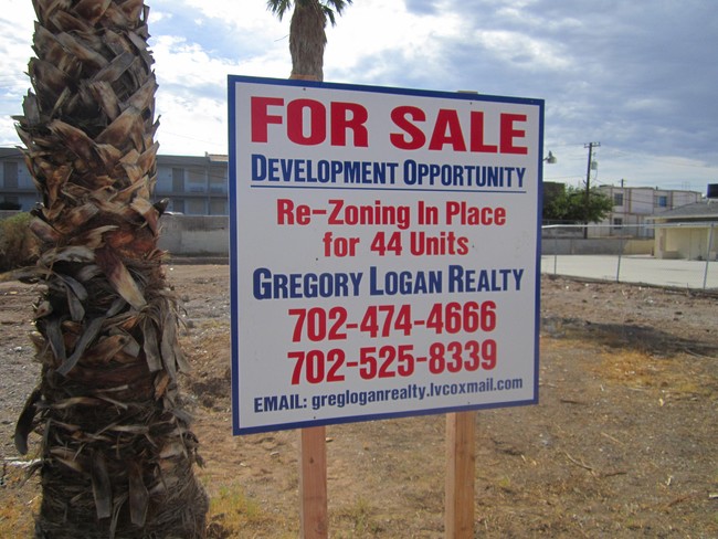 3839 E Charleston Blvd in Las Vegas, NV - Building Photo - Building Photo