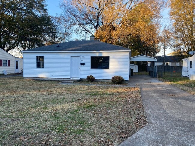 4872 Montgomery Rd in Millington, TN - Foto de edificio - Building Photo