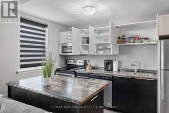 4538 Huron St in Niagara Falls, ON - Building Photo - Building Photo