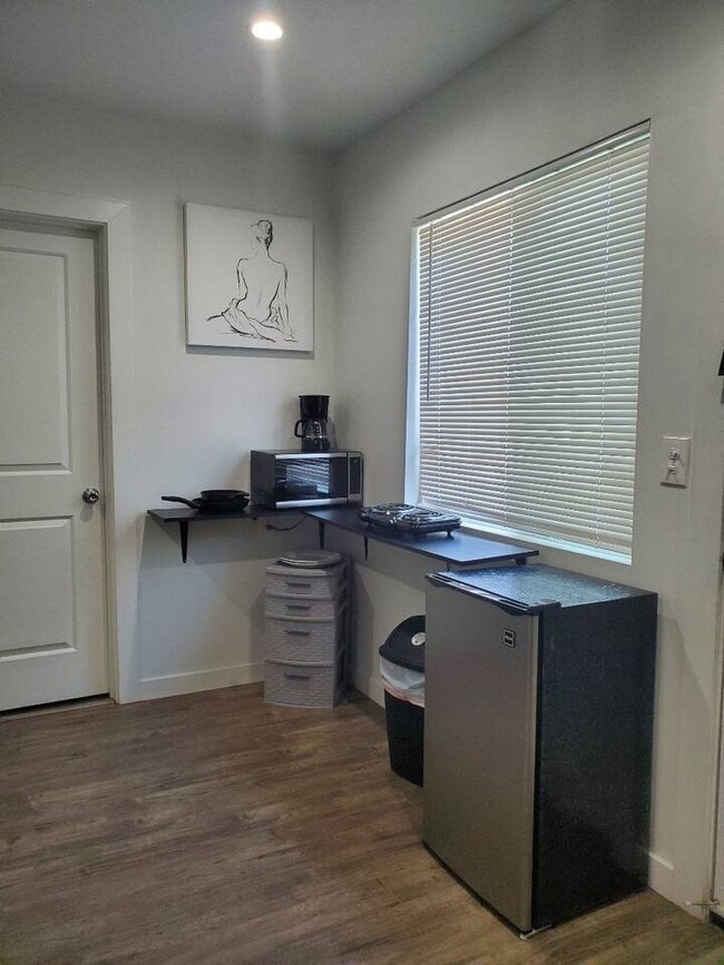 9659 Rincon Ave in Los Angeles, CA - Foto de edificio - Building Photo