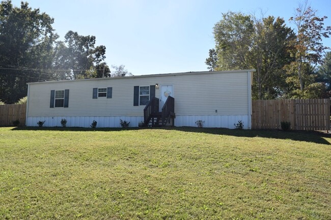 90 Pine Ridge Dr in Taylorsville, NC - Foto de edificio - Building Photo