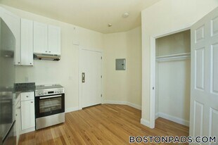501 E Broadway in Boston, MA - Building Photo