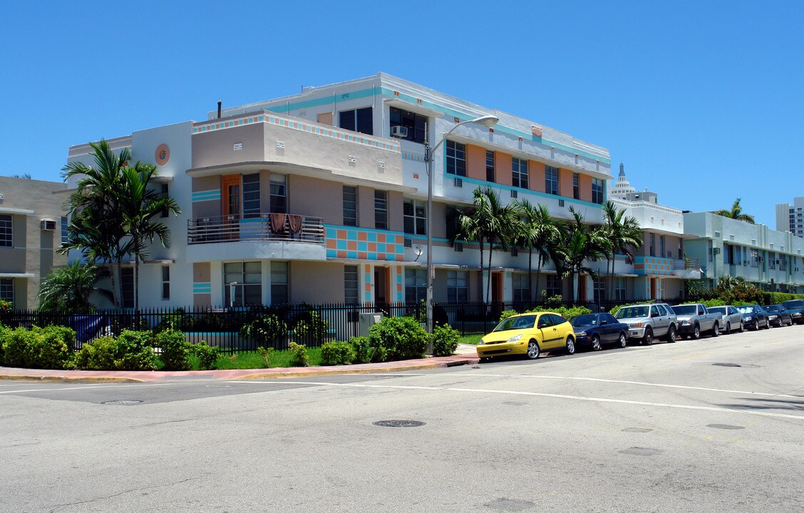 The Latoro in Miami Beach, FL - Building Photo